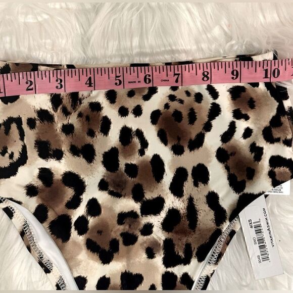 NWT Vitamin A Barcelona High Waist Full Cut
Bottom in Snow Leopard Size XS - Picture 8 of 10